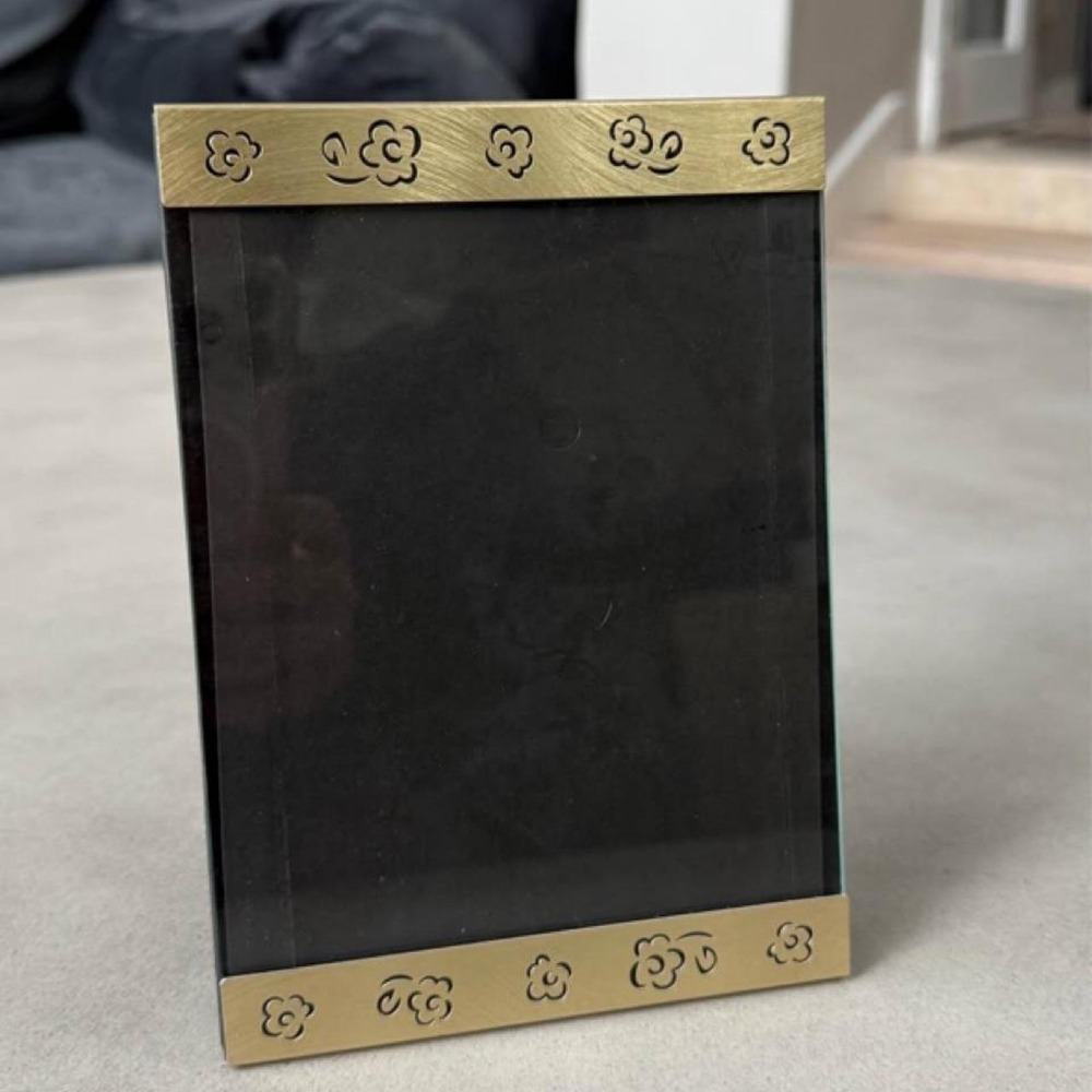 Connoisseur Black and Gold Picture Frame Floral Etched Metal Accents Home Decor